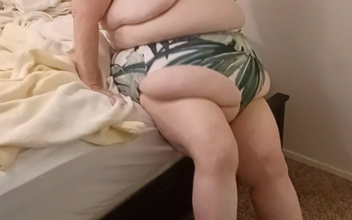 BBW nurse Vicki adventures with friends: Раздеваюсь из моей любимой рубашки звезды!