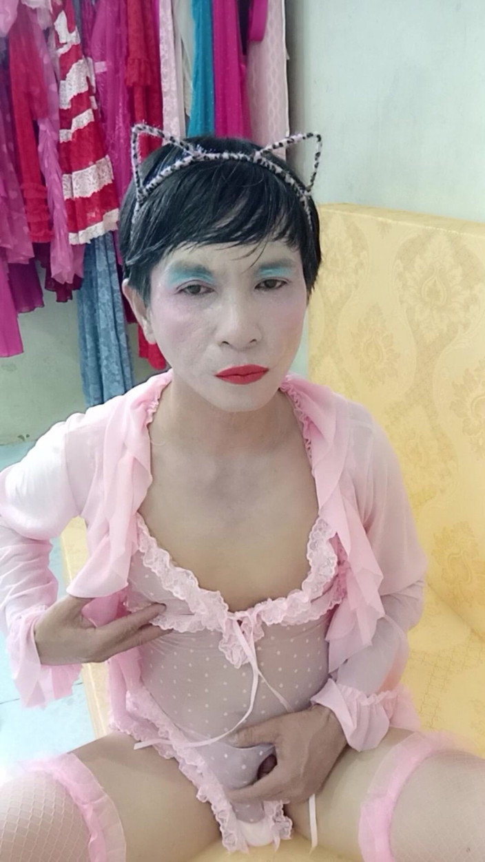 nguyen dang thien tri: Transseksualna ubrana w seksowną bieliznę porno uprawia seksowne pieprzenie kutasa...