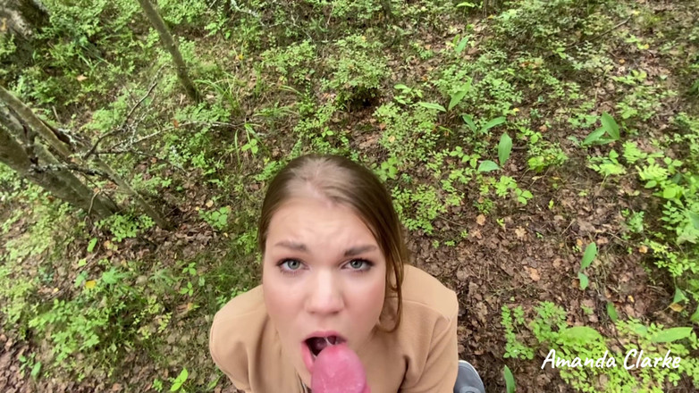 Wet me: Anh ấy đụ tôi trong rừng!