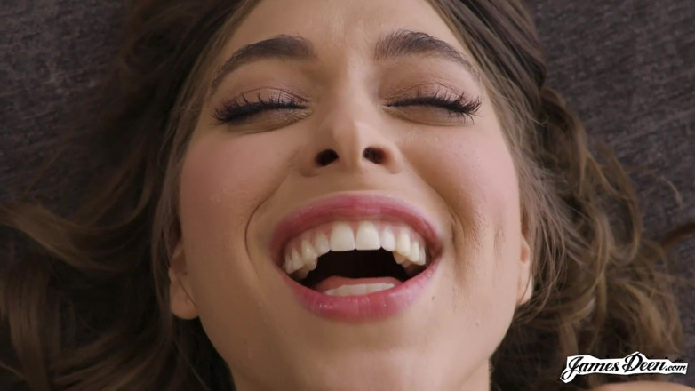 James Deen: Riley Reid maravillosa complacido con lamiendo coño de James Deen