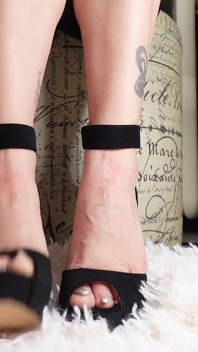 Il mio vicino di casa ama i miei piedi