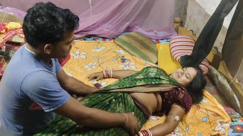 Raju Raju: 義父は義理の娘の裸のインド人デシサックス動画を楽しんだ