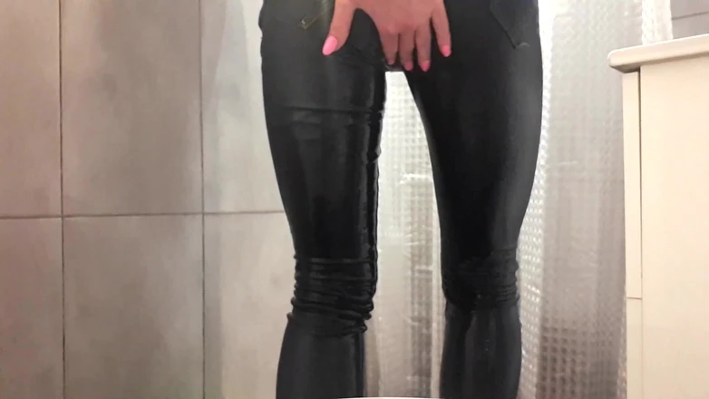 Aqua Pola: Desperate Pee in My Jeans and Pink High Heels