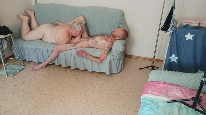 Zona901: Macocha ssie kutasa tak dobrze z kęsem, aż spuszczę się...