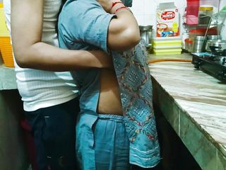 Sex romance video: Bhabhis röv knullad i köket