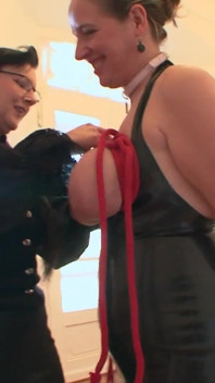 BDSM tedesco - milf schiava con grandi tette