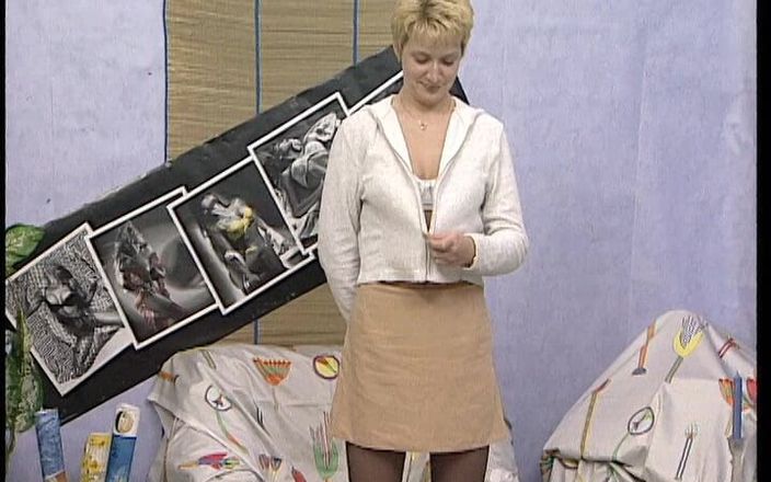 YOUR FIRST PORN: Pantimedias fetiche parte 1