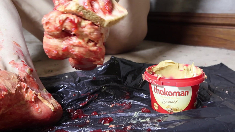 Gianna: Mantequilla de maní, gelatina y una fantasía fetiche de pies