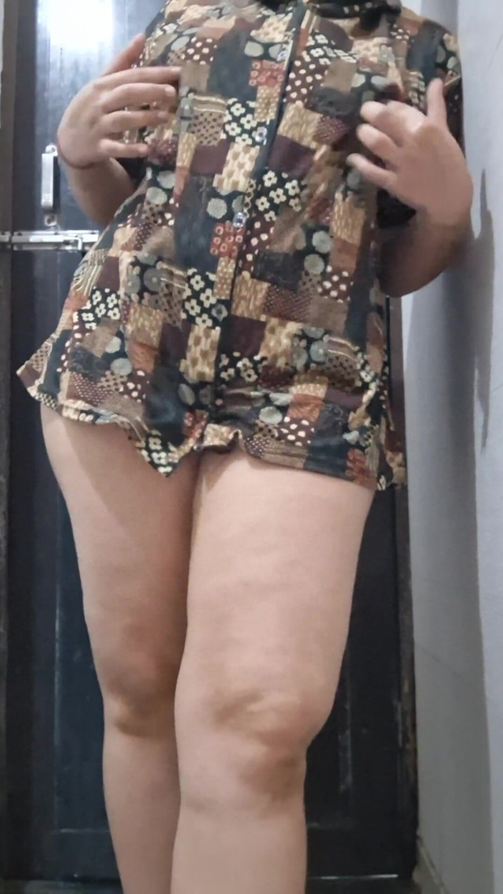 Riyathakur: College Girl Takes Bath After College Time Riya Hot Sexy...