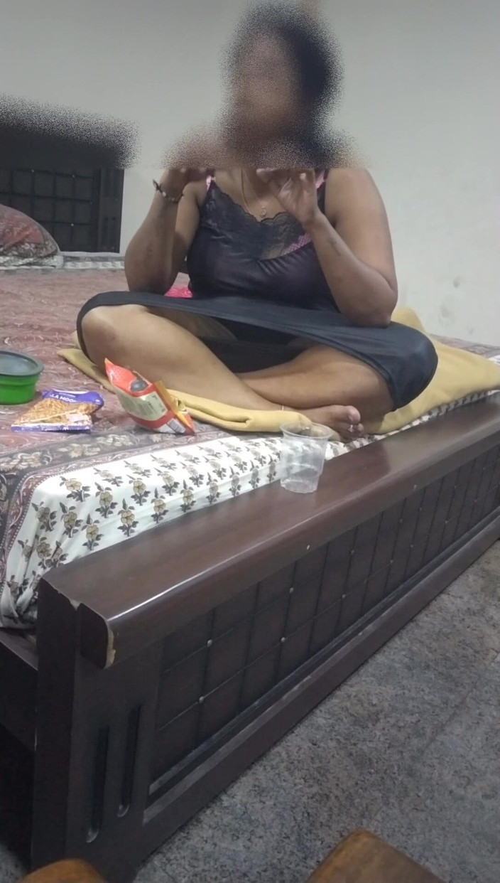 Tamil lesbian: Vorbind murdar cu Snacks