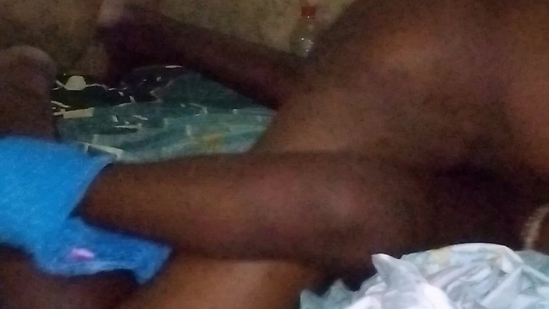 Londiq girls: Застукали перед камерой за трахом моей обнаженной сводной сестры