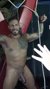 Randi wird von dem latino-pornostar Viktor Rom ohne gummi gefickt