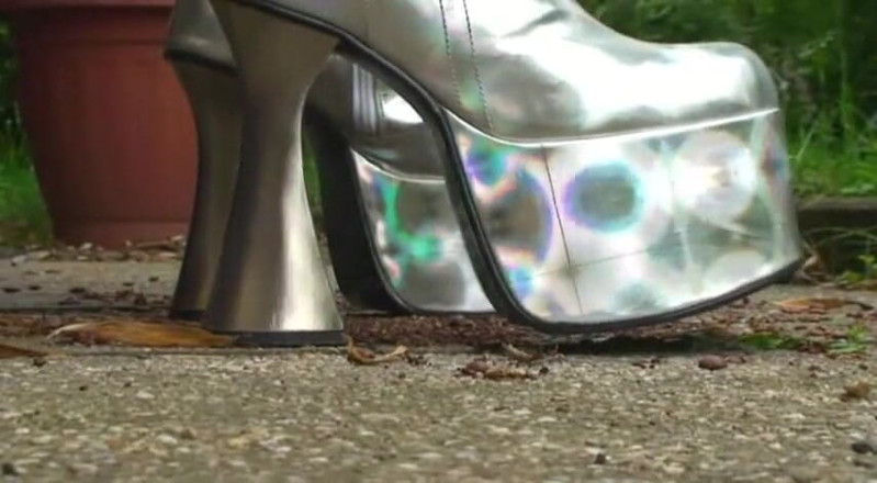 Foot Girls: Crushing with silver high heels