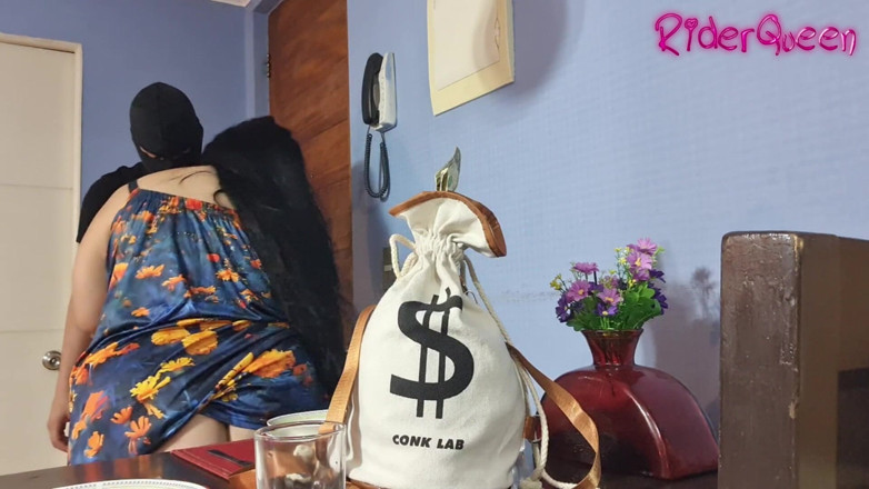 Riderqueen: Crooks berkongkek di Piaceri 08 mengongkek meja bilik makan MILF