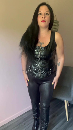 Maitresse Clara: Deri ve Lateks Tapıcıları için JOI