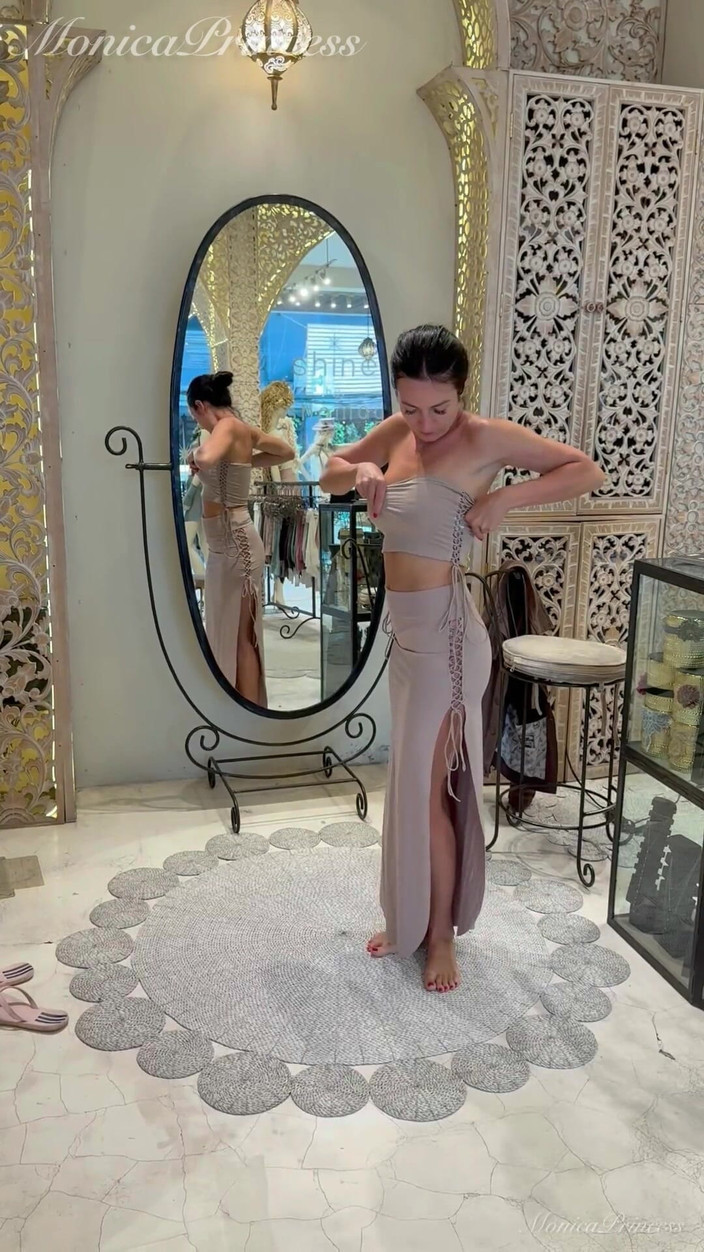 Princess Monica: Сексуальні балійські наряди приміряє в бутику