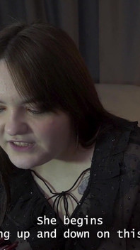 Pornstory: Stella se škodolibě ušklíbne, když má svého přítele s připínacím penisem