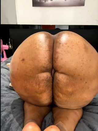 Big black clapping booties: Masturbare extrem de grozavă, episodul 1061