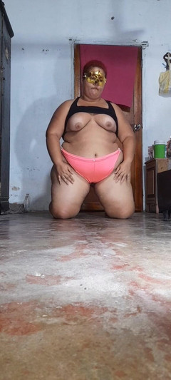 Gordita Culo Rico: Şaplakımı kameraya doğru yatırdı ve büyük götümü salladı