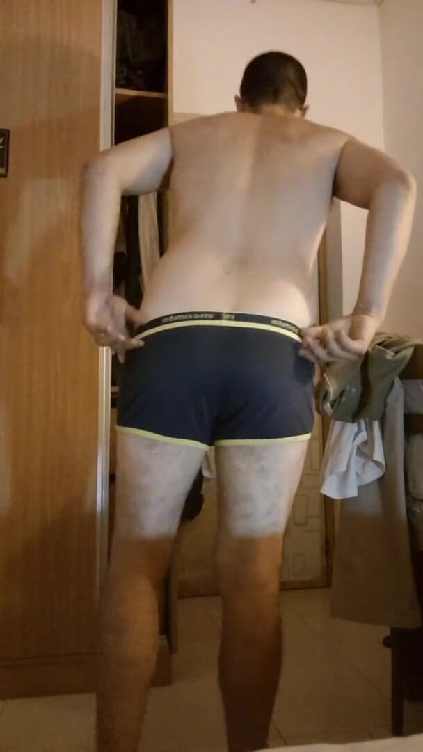 A large Portuguese dick: Ner med boxarna