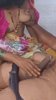 Cuplu real din satul indian sex incitant filmat acasă