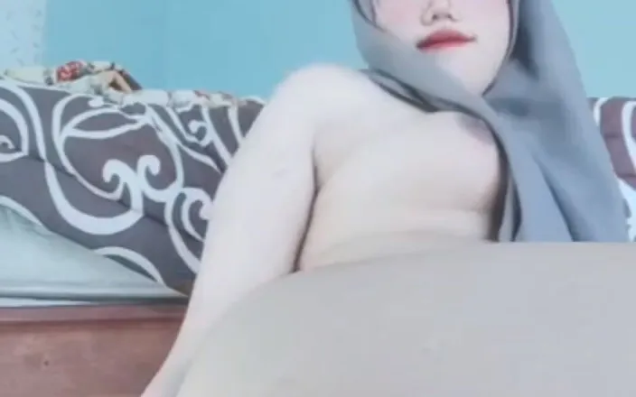 Jilbab69: Masturbation of a Horny Jilbab Girl Causes Fluid to Come...