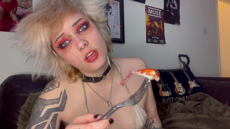 Glitterqueen1999: Vysokoškolačka ti uřízne péro a sní ho - Sph a Pengia