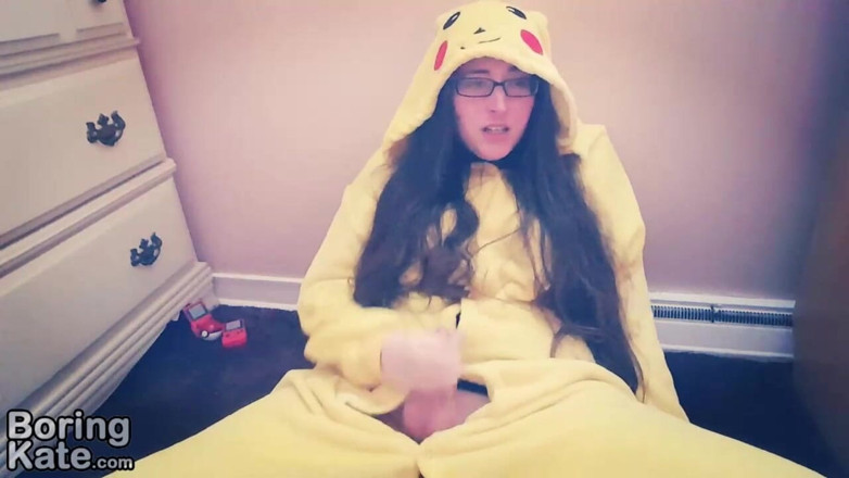 Boring Kate: Uderzanie w moją pikachu kigurumi