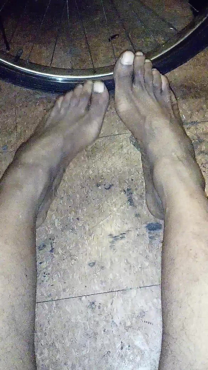 Sweet d willie: Very Nice Long Legs and Suckable Toes Foot Fetish