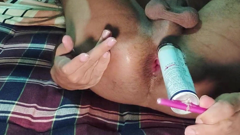 Ahpanal: Homosexual cu fund uriaș lărgit cu vibrator de casă
