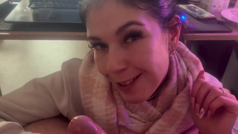 Queen Coquette: Coquette Dan Brad - MILF Panas Menghisap Dan Mengambil Cumshot Oral