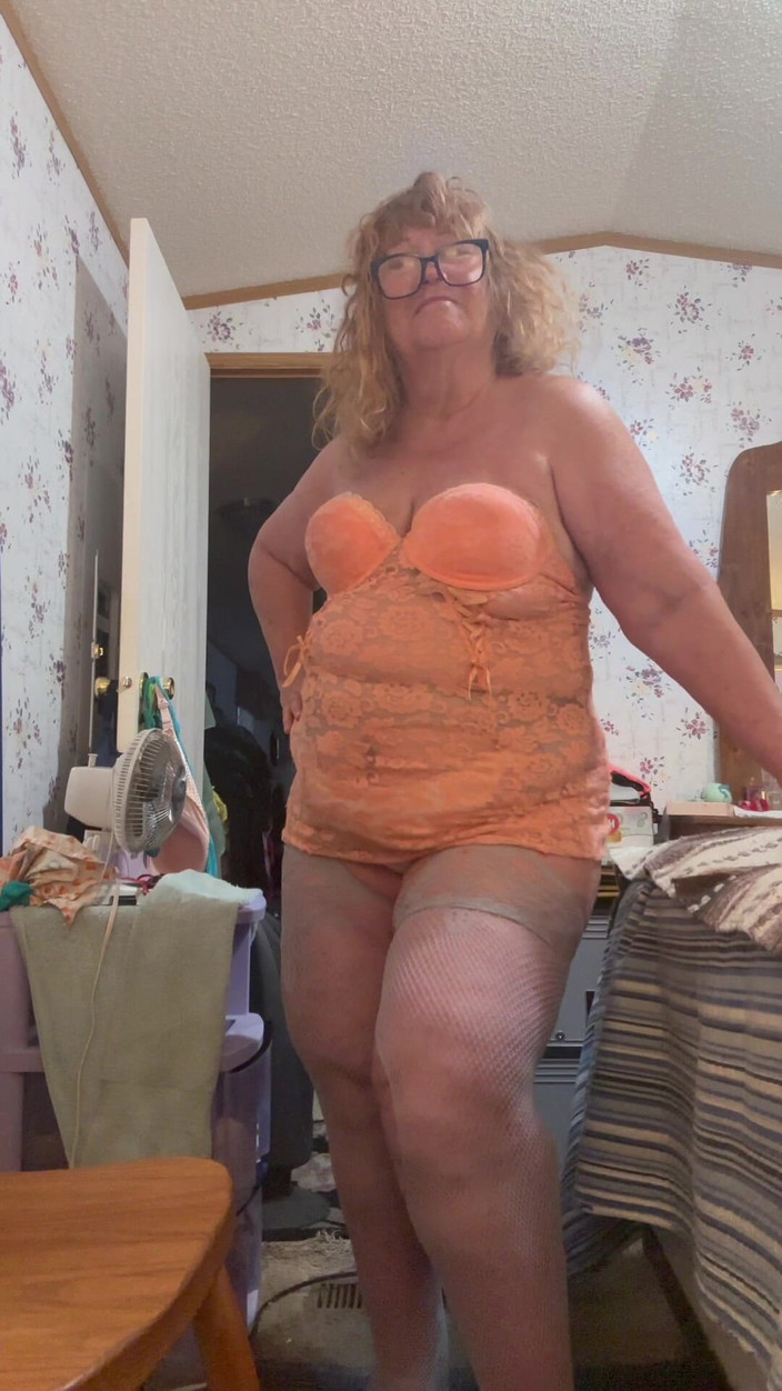 Big Ass 4 U: Chystám se na kamerovou show zvýrazňující moje hickey prsa