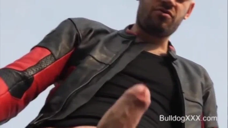 BullDogXXX: Bulldogxxx - चमड़े की हाथों से चुदाई