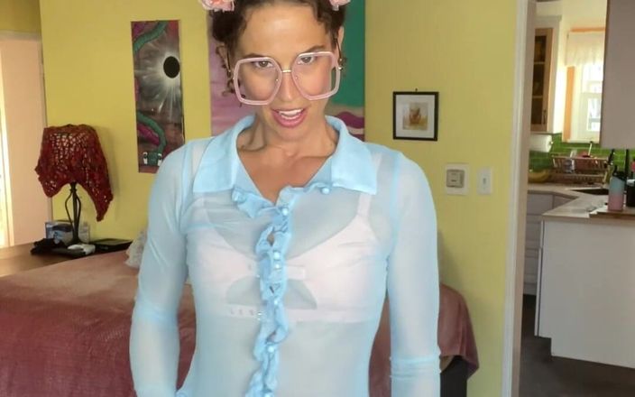 VibeWithMommy: Bună plăcinta mea sweetie!! Ne-am distrat azi jucând-o pe mami...