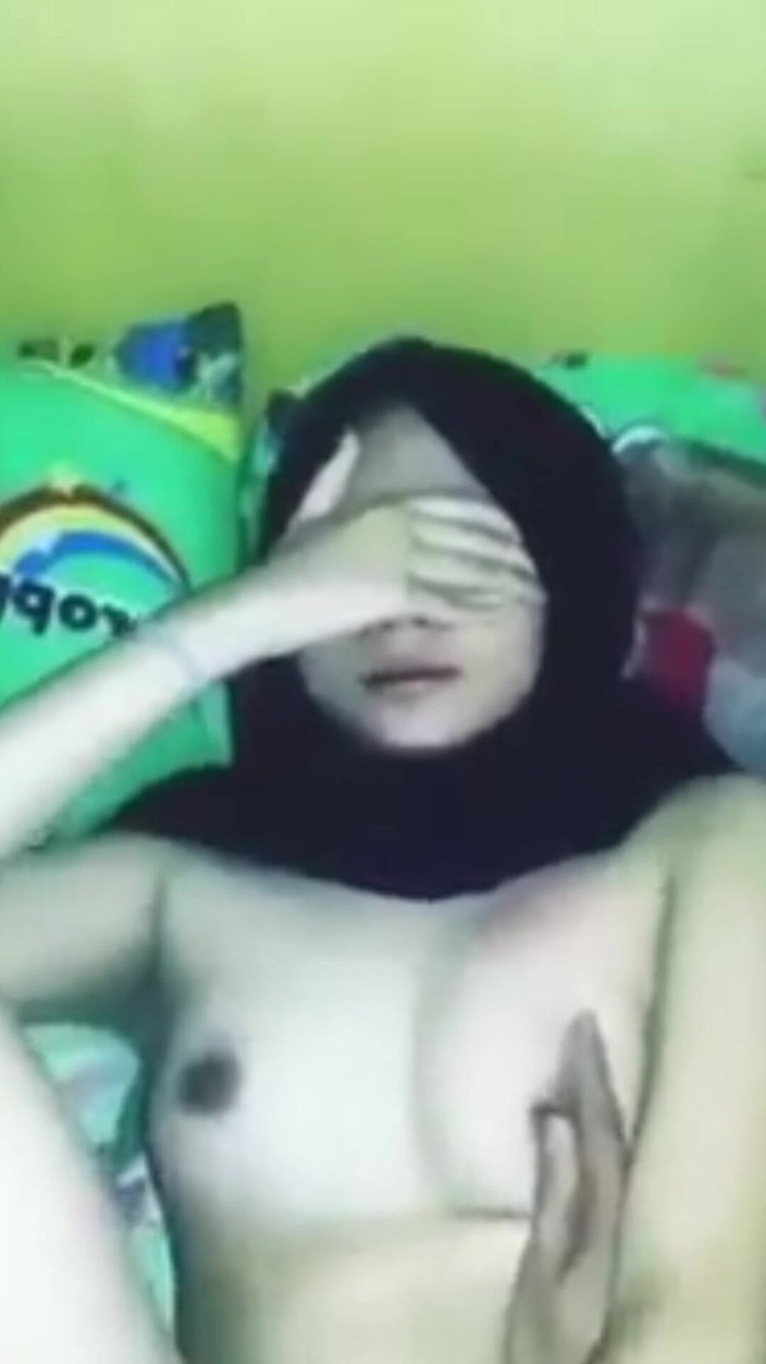 Noah: Seorang Wanita Yang Memakai Cermin Mata Hitam Baharu Serta-merta Terpegun