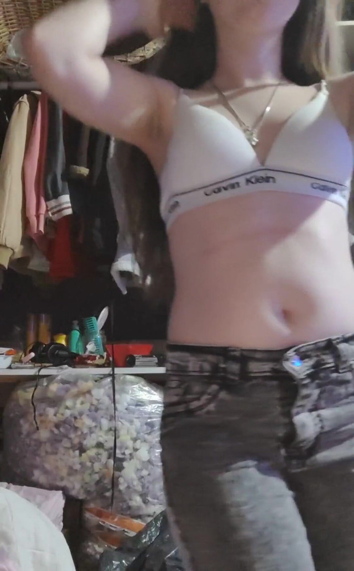 RavenHearth666VIP: Jeans Striptease.