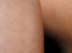 Dark Extreme: Büyük götlü zenci fahişe domaltmalı pozdan önce büyük siyah yarağı emiyor