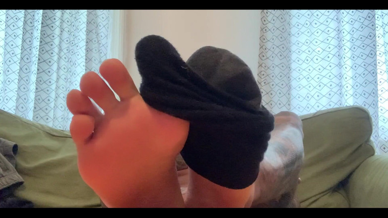 Jasons feet: Babalar bütün gün benim elbise ayakkabılarımla bu çorapları giyiyordu. Kokusunu düşünebiliyor...