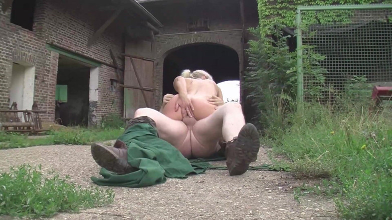 German Porn: Milf pirang Jerman - muncrat di wajahnya