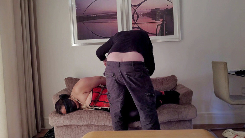 Slutty Ms B: 被一个骗子幻想绑住