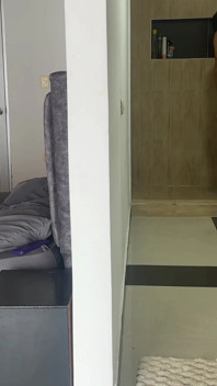 Ho bisogno di fare il bagno velocemente e il mio fratellastro sexy non ha fretta, quindi decido di fare il bagno con lui e tra l'altro gli chiedo di scoparmi