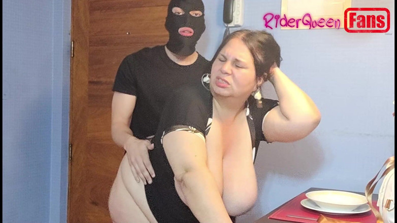 Riderqueen: Fanouškovská videa: Maskovaný mladík mě šuká v jídelně