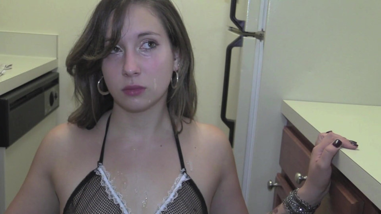 Real Amateur Sluts: Người giúp việc lexi luv làm sạch da mặt!