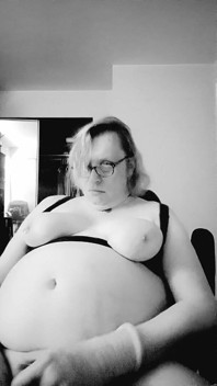 Цицьки в рваних панчохах - довгий телефон 1 на 1 в b&w
