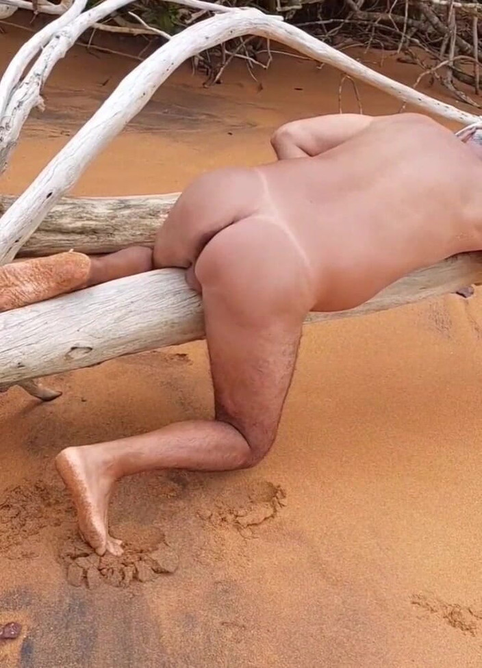 Ladysilvas: Ladysilva telanjang di pantai ayo entot pantatku yang seksi