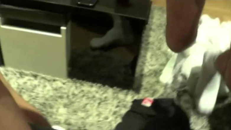 Sneaker Sex Kinky: Tony demütigung von füßen von seinem freund Kevin