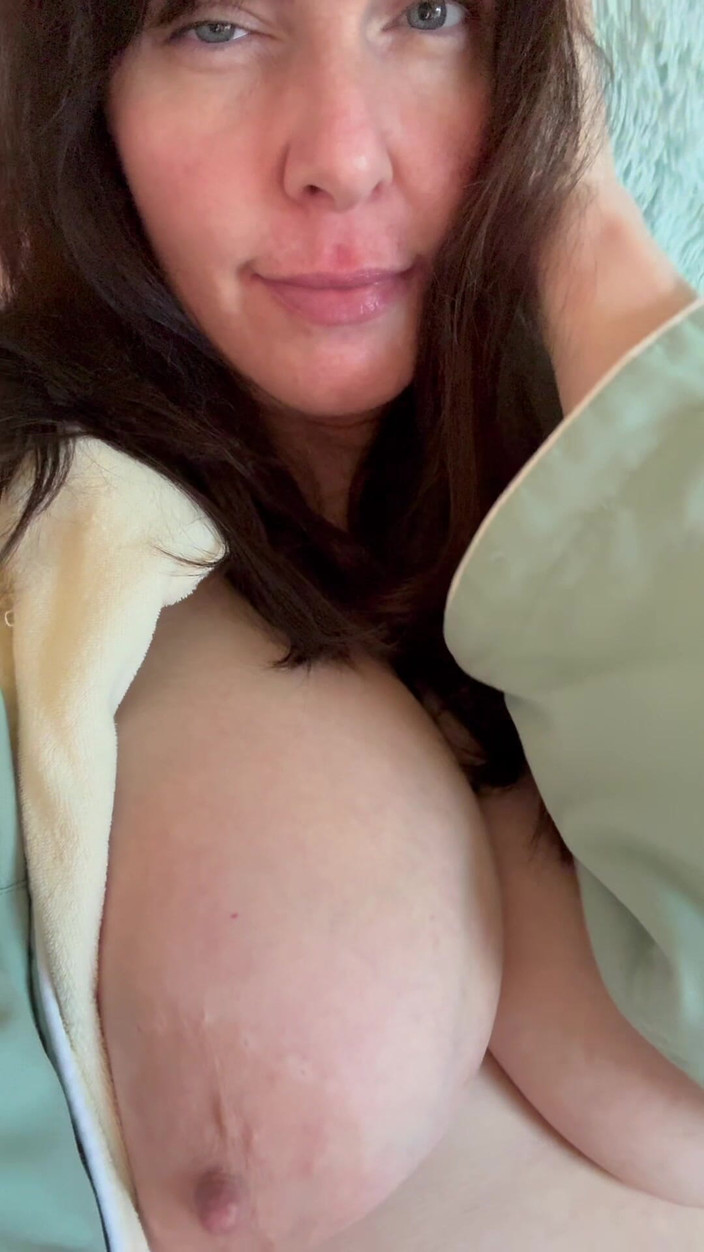 BlueEyesNoLies: Le tette di 40DDD