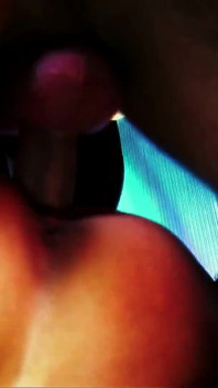 Melissa Black et Kyla Kraft se font enculer et partagent du sperme dans une partouze hardcore