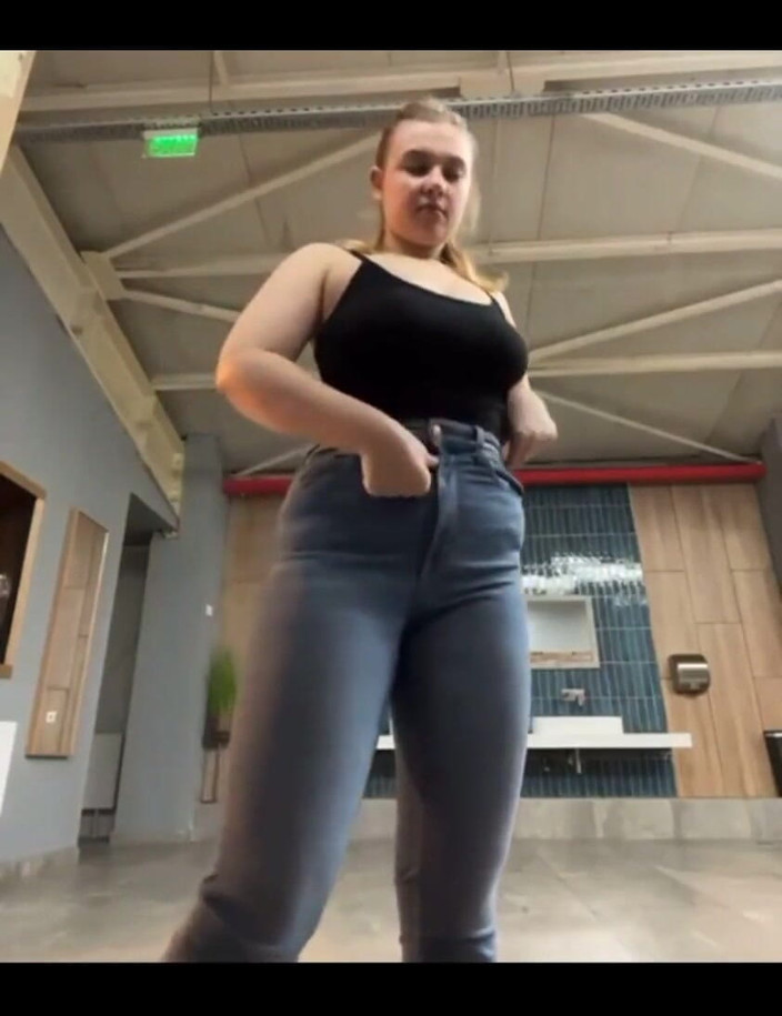 JuiceLussie: 公共の場でのダブルペネトレーション