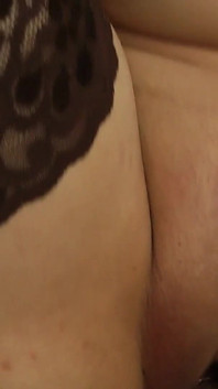 Hezká brunetka je ošukaná do zadku v POV